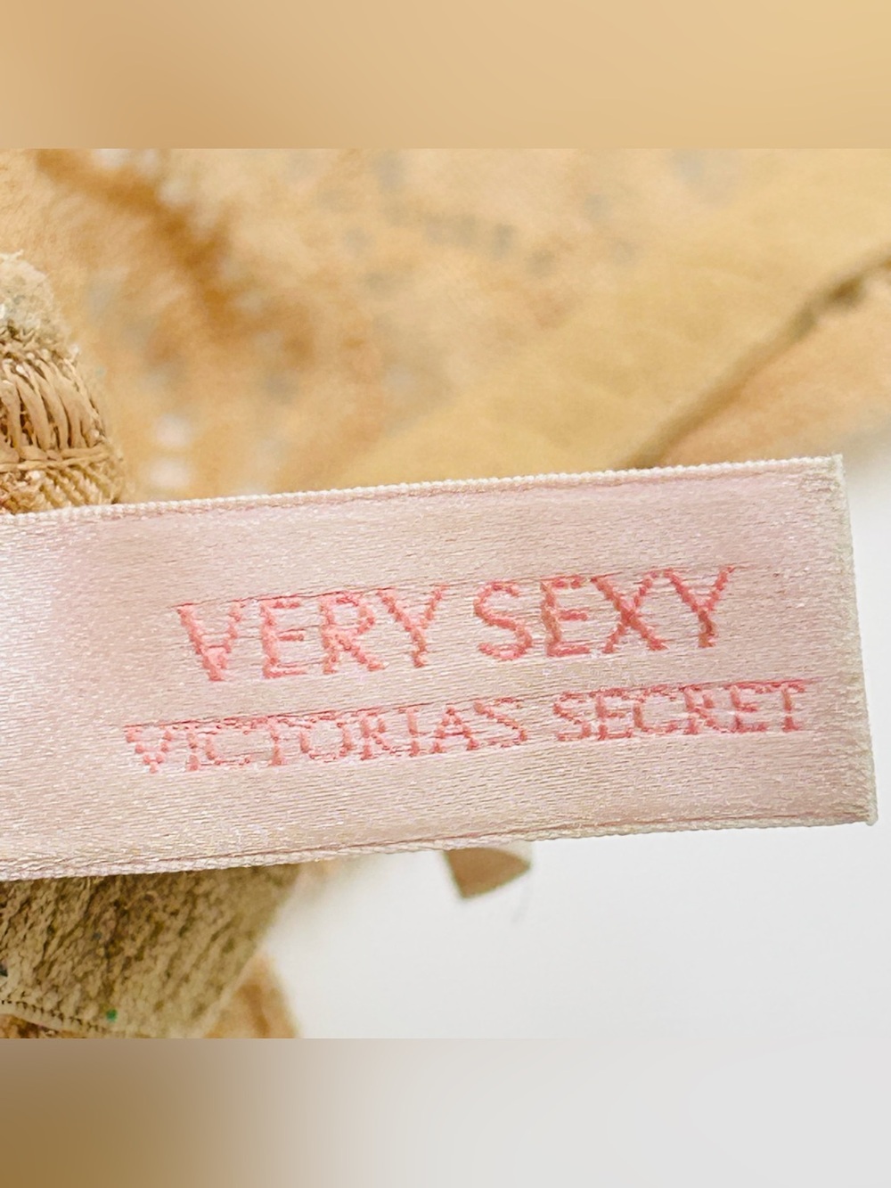 Victoria’s Secret Very Sexy Push Up Bra 36C Nude Lace Underwire Lingerie - Picture 2 of 11